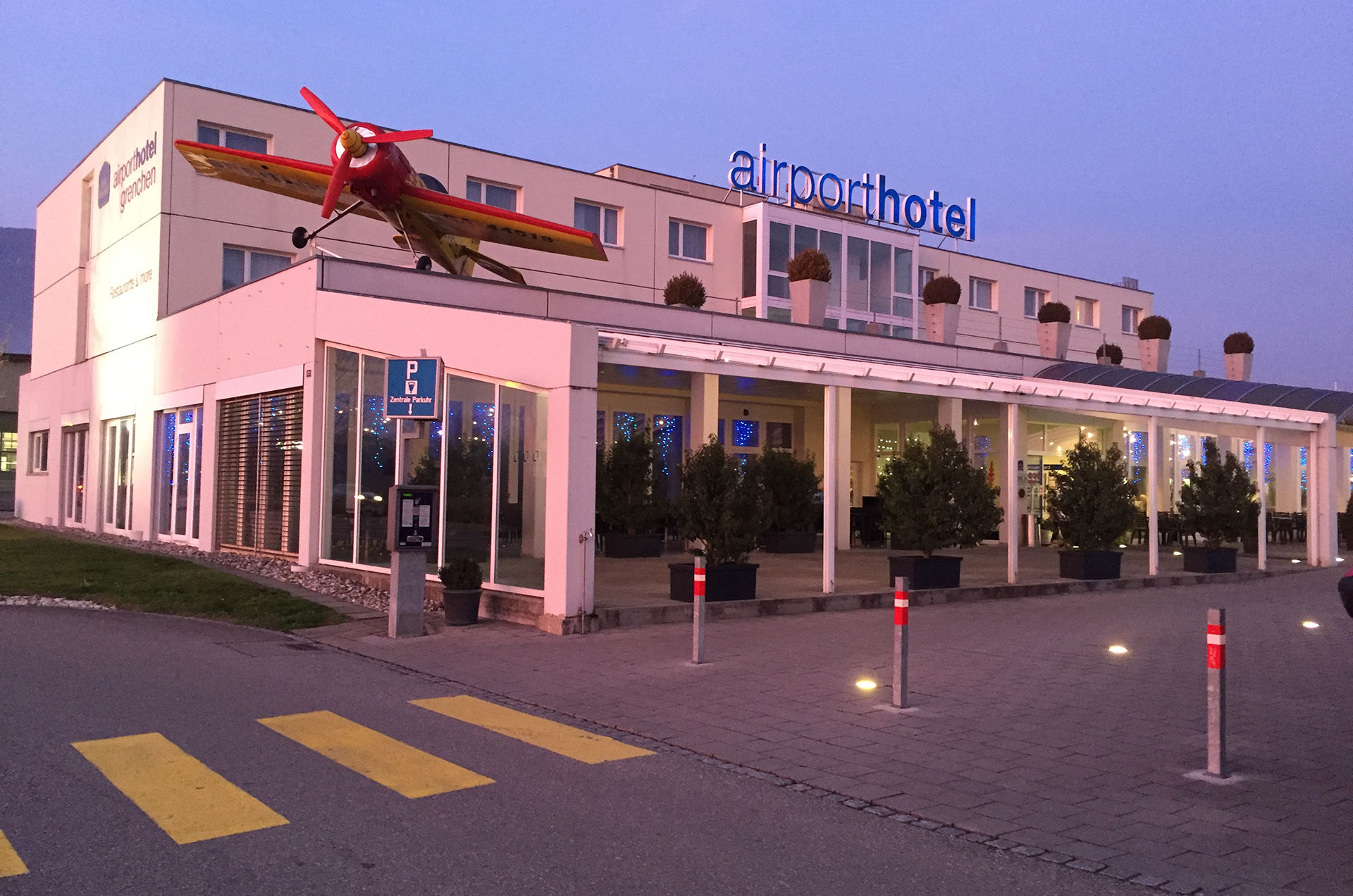Airporthotel เกรนเคน ภายนอก รูปภาพ