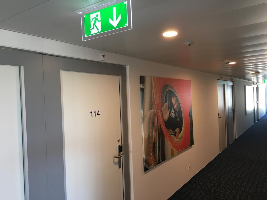 Airporthotel เกรนเคน ภายนอก รูปภาพ