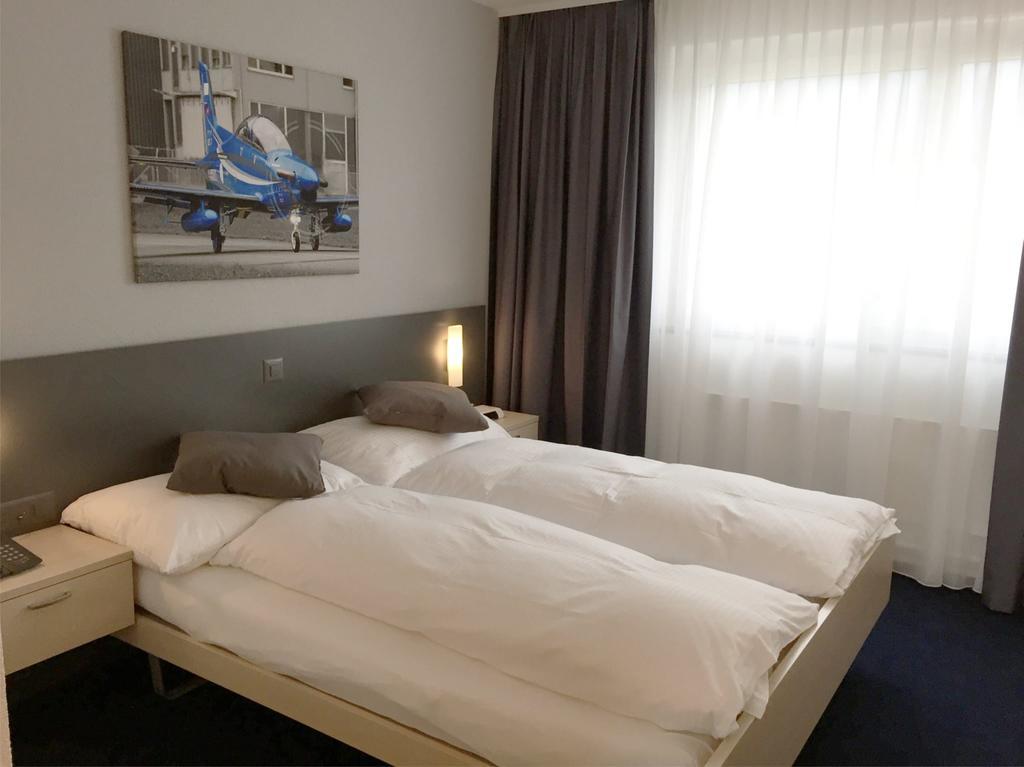 Airporthotel เกรนเคน ภายนอก รูปภาพ